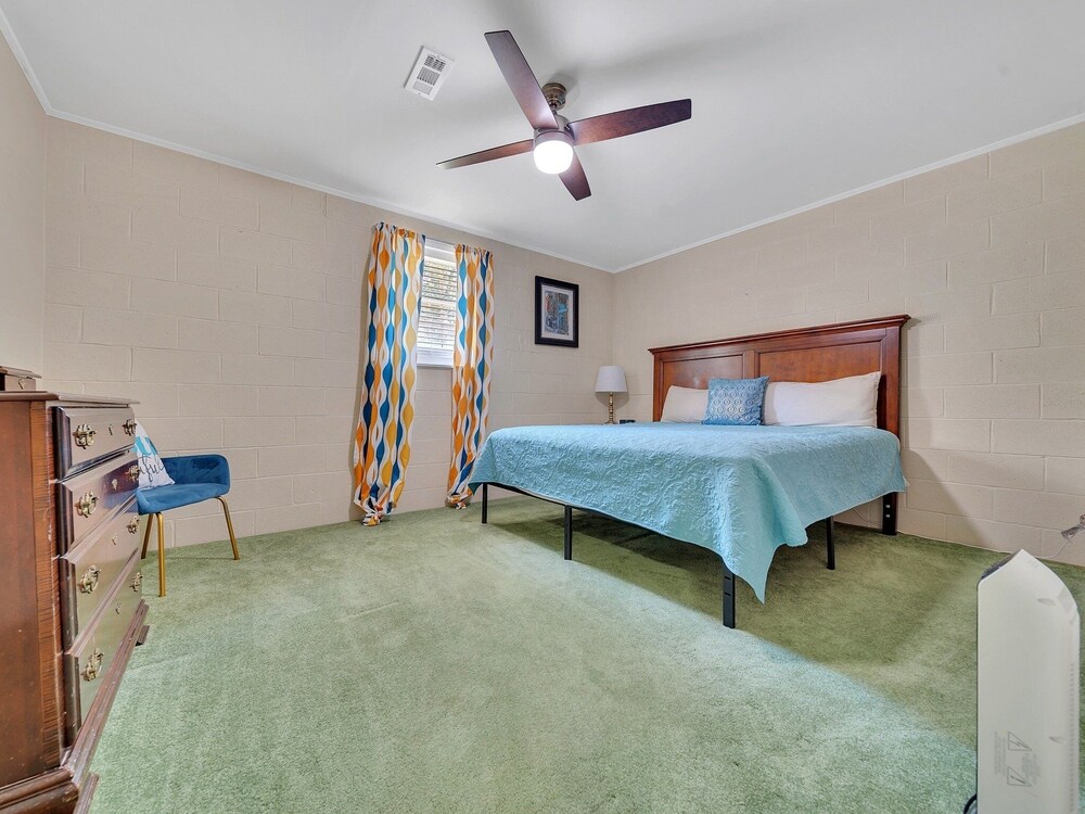 Smoky Mtn Retro 4 Bedroom Home