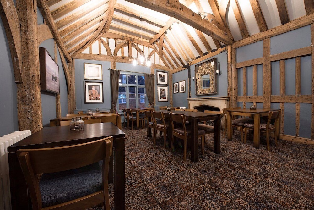 The Ostrich Inn