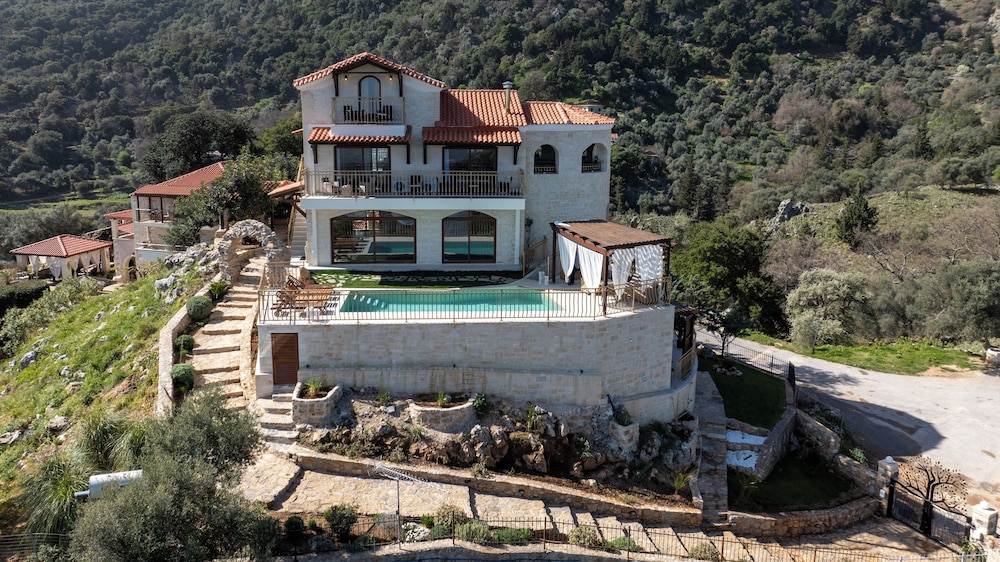 Geroulios Kastro Villas