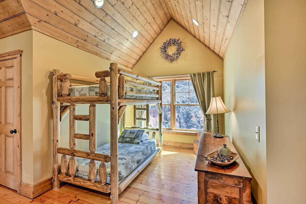 Hot Tub & Fire Pit: Getaway Near Nantahala Gorge! view 3