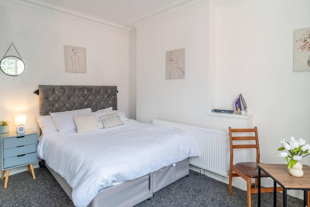 Lovely 2-bed Studio10 in Coventry view 2