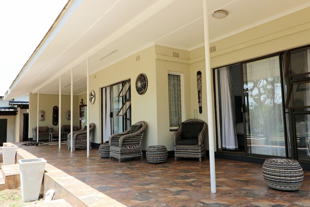 Hluhluwe Vacations - Msitu Kwetu Lodge  Safaris - Property Image 4