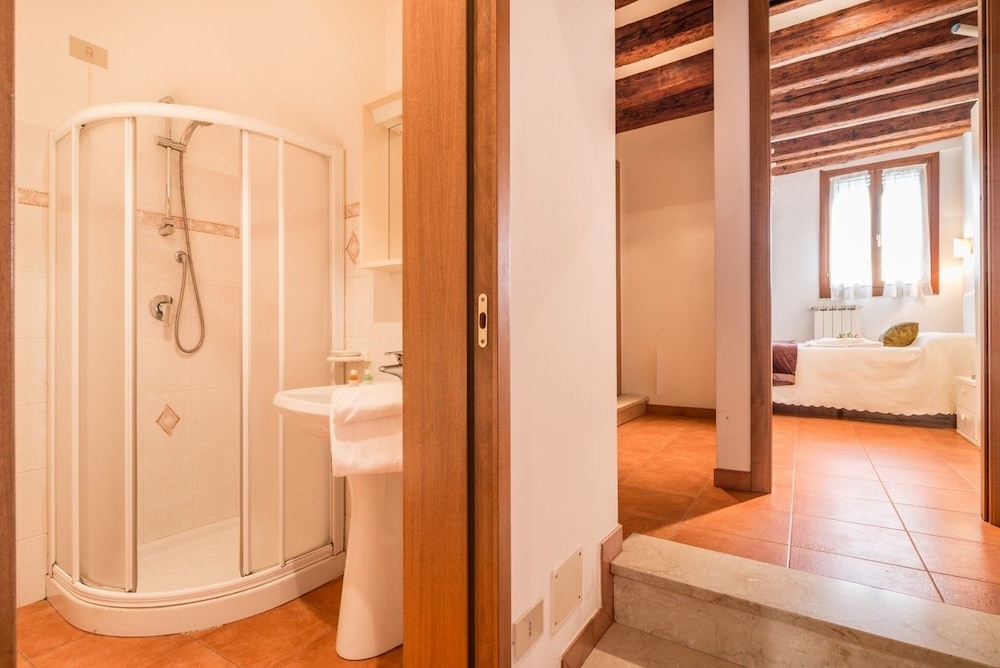 Venice Canal View Boutique Apartment