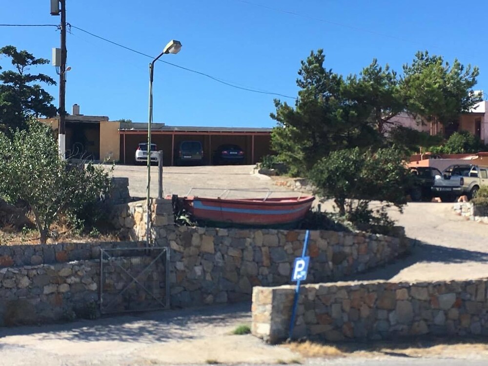 Ambeles Apartments