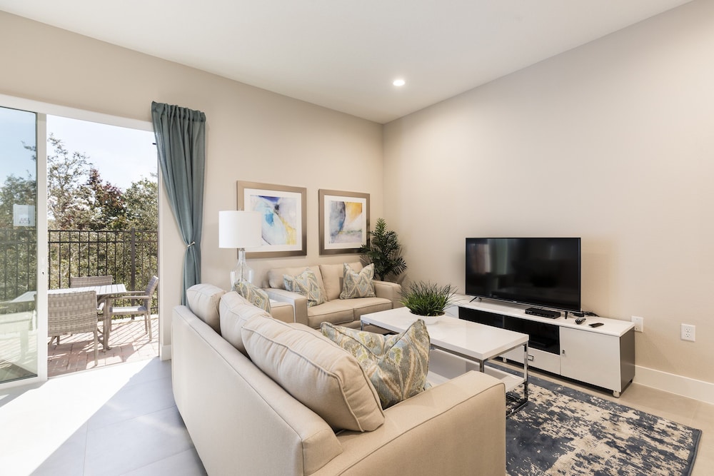 Summerville Vacation Homes by Columbia Management