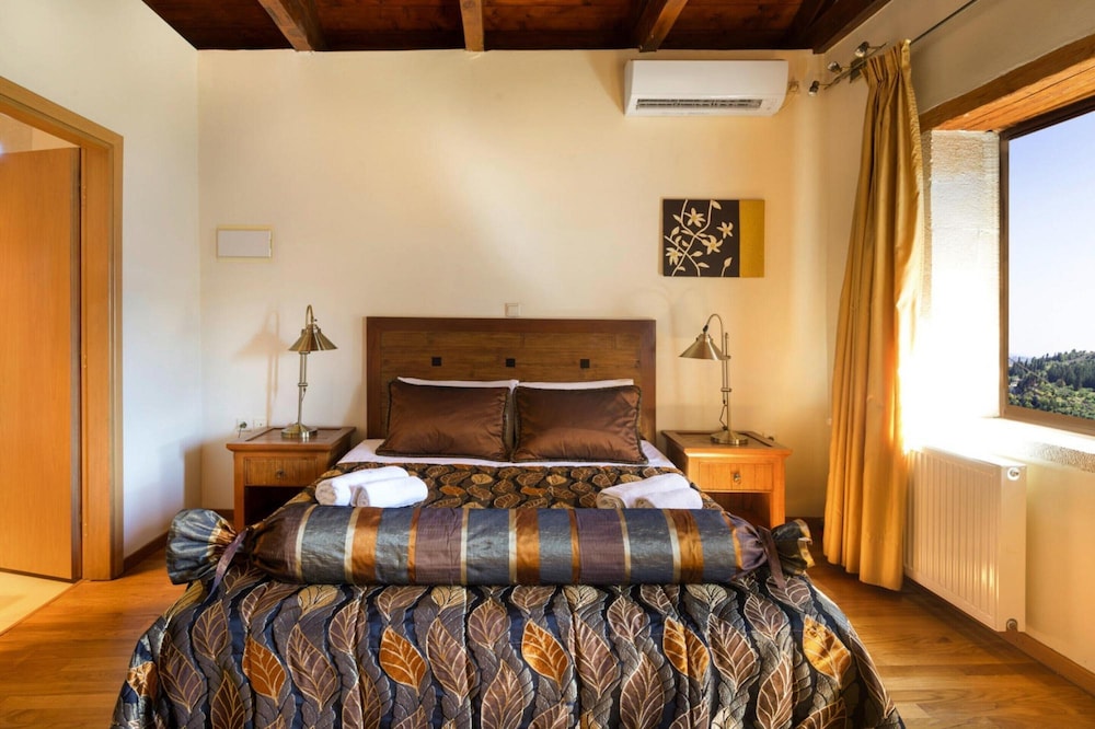 Cozy Holiday Home With Pool and Whirlpool in Maheri