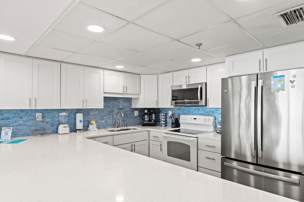 Watercrest Waves! Beachfront 2br/2ba Condo, Sleeps 8, Stunning Gulf Views!