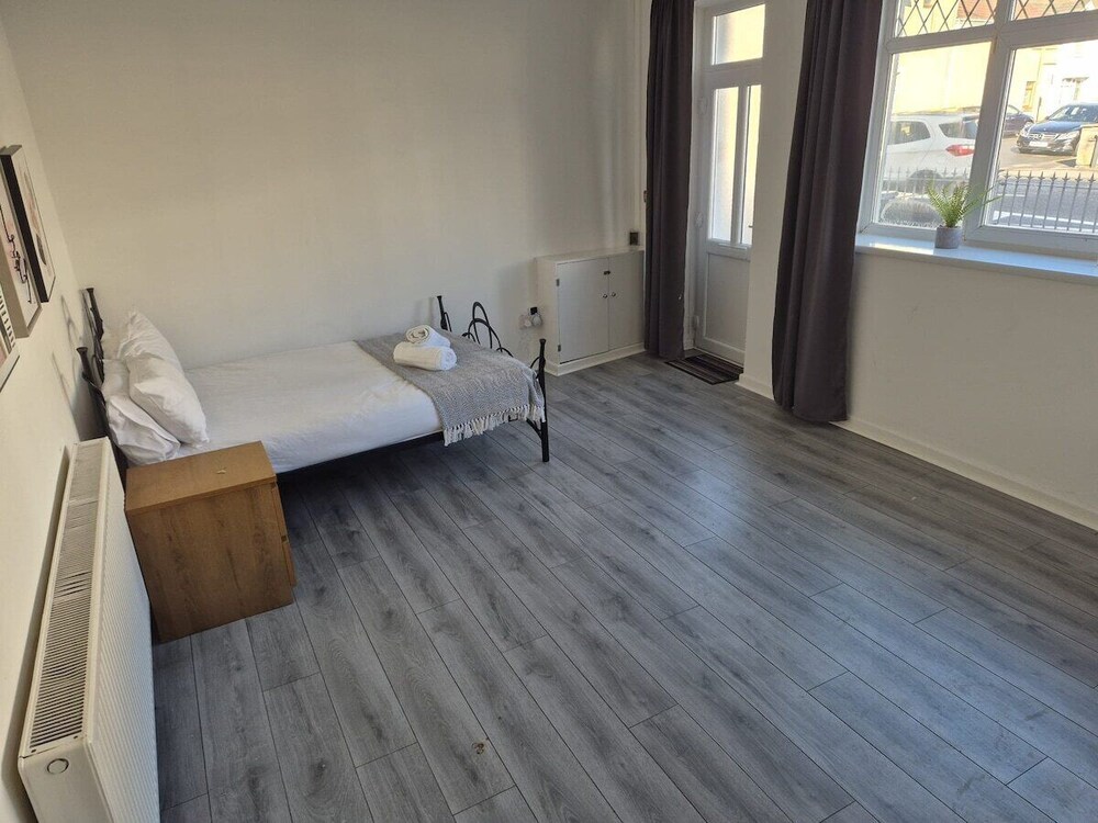 City Centre 6-bed Swansea Getaway