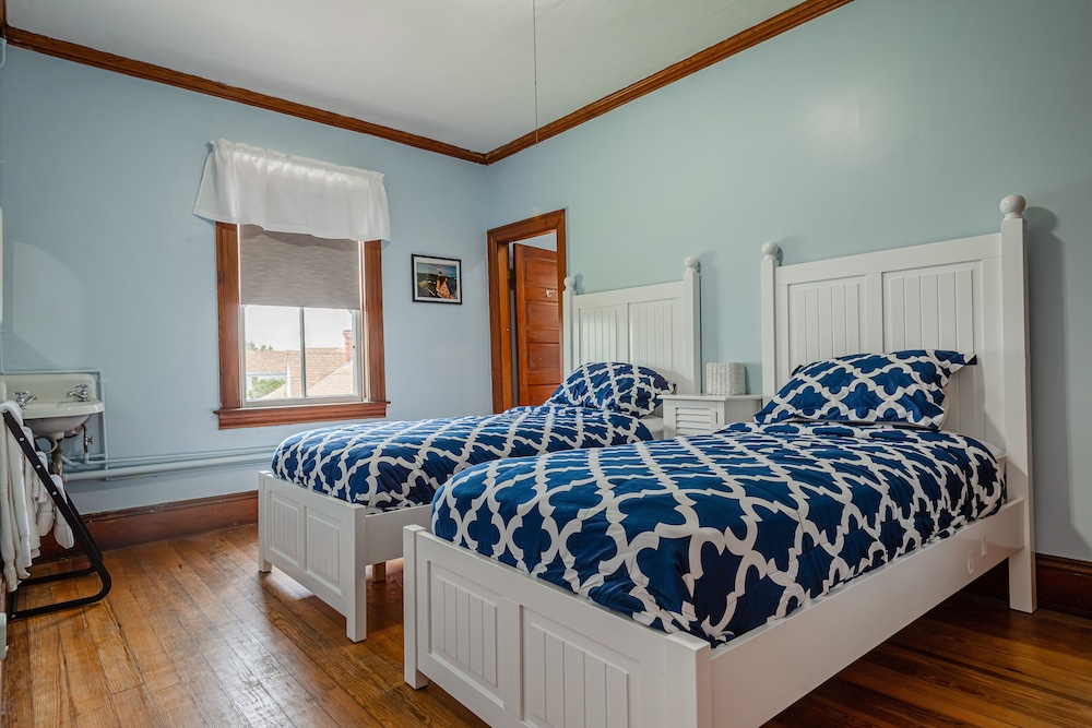 Narragansett Inn