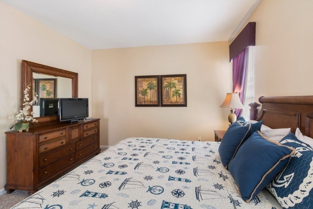 Modern Villa W/ South-facing Pool, Spa & Game Room Near Disney 3 Bedroom Villa