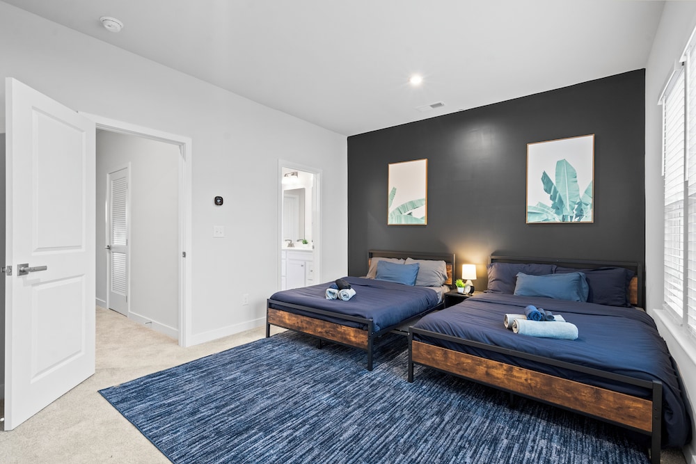 Luxe King 3BR Townhouse Uptown Charlotte