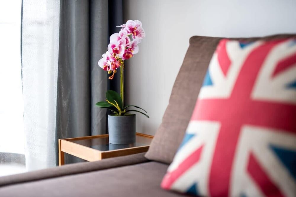 A Stylish 2BR Suite, Water Views, Free Parking