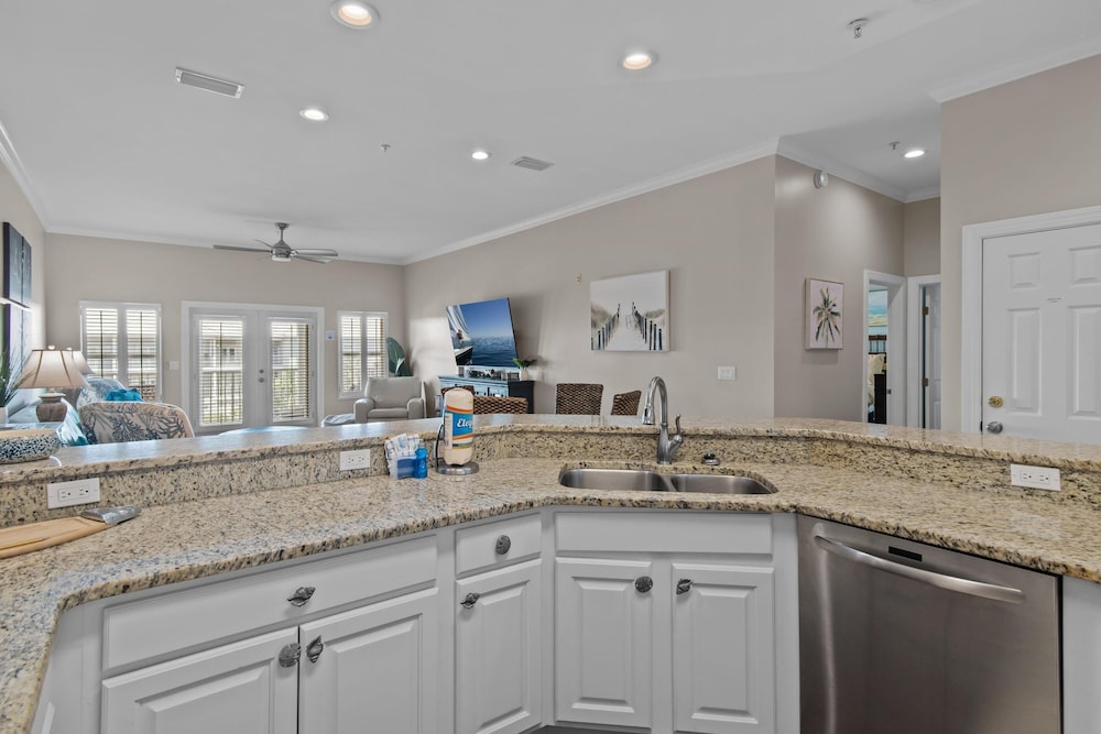 Pavilion Palms 203c