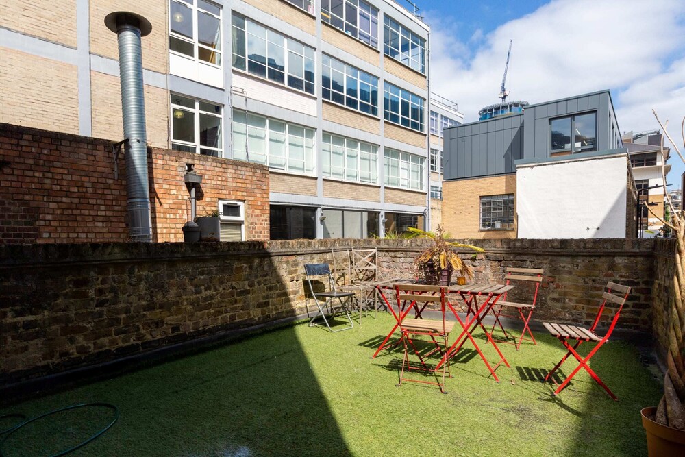 2BD Flat With Private Balcony - Shoreditch