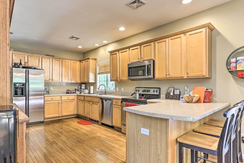 Pet-friendly Grand Pine Bush Retreat on 2 Acres! - Property Image 30