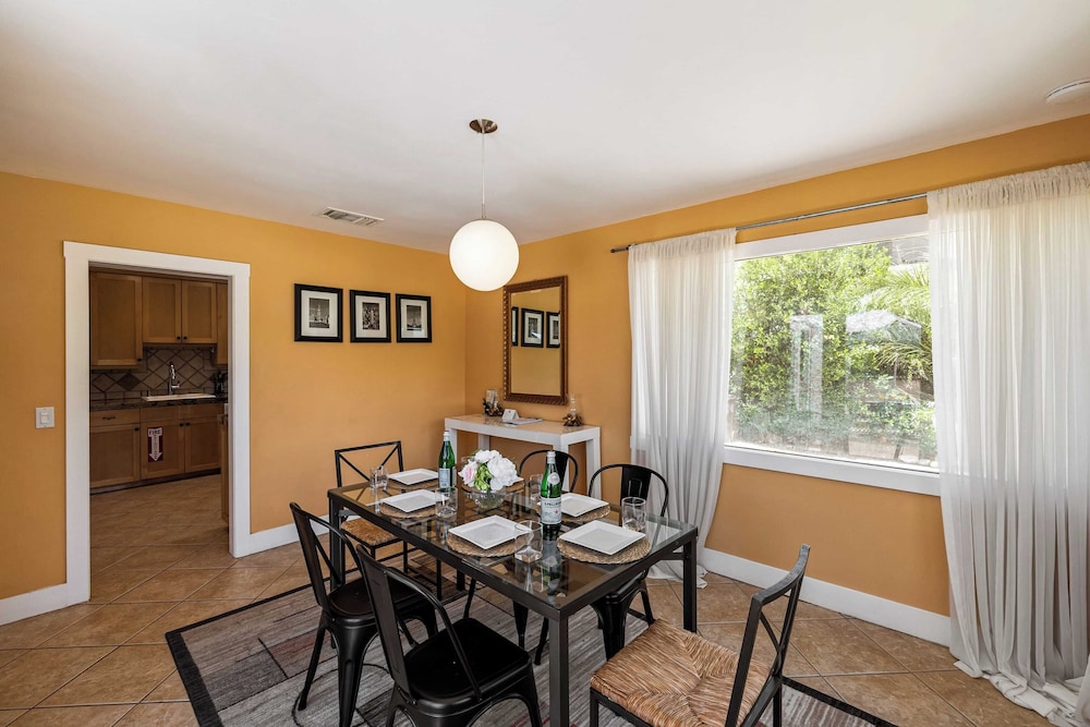 Dandelion by Avantstay Pool, 0.2mi to Downtown!