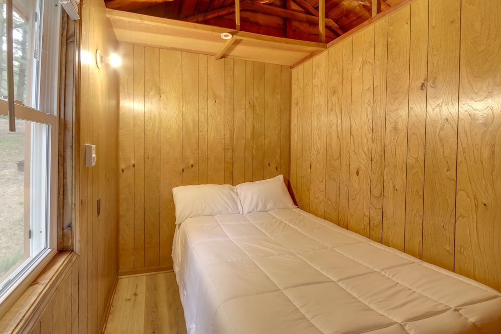 Mount Pleasant Vacations - Waterfront Lake Cabin: Close to Boating  Fishing! - Property Image 4