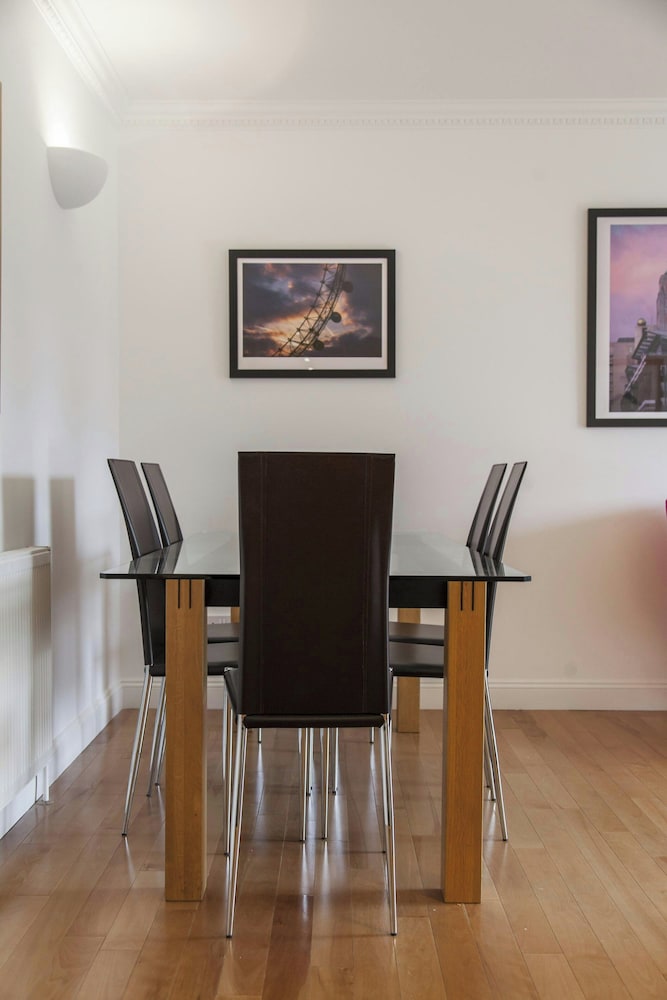 Theed Street by Onefinestay
