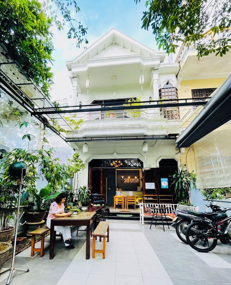 Shark Hotel - Hostel