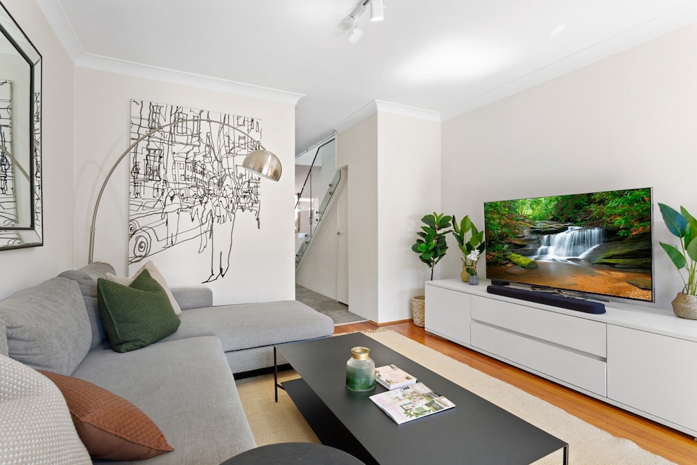 Elegantly Modern 2-bed In The Heart of Chippendale
