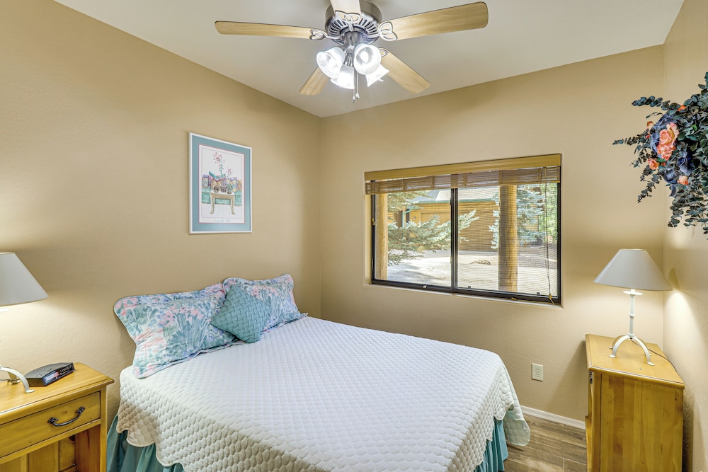 Pinetop Lakes Golf Club Cabin w/ Central A/C