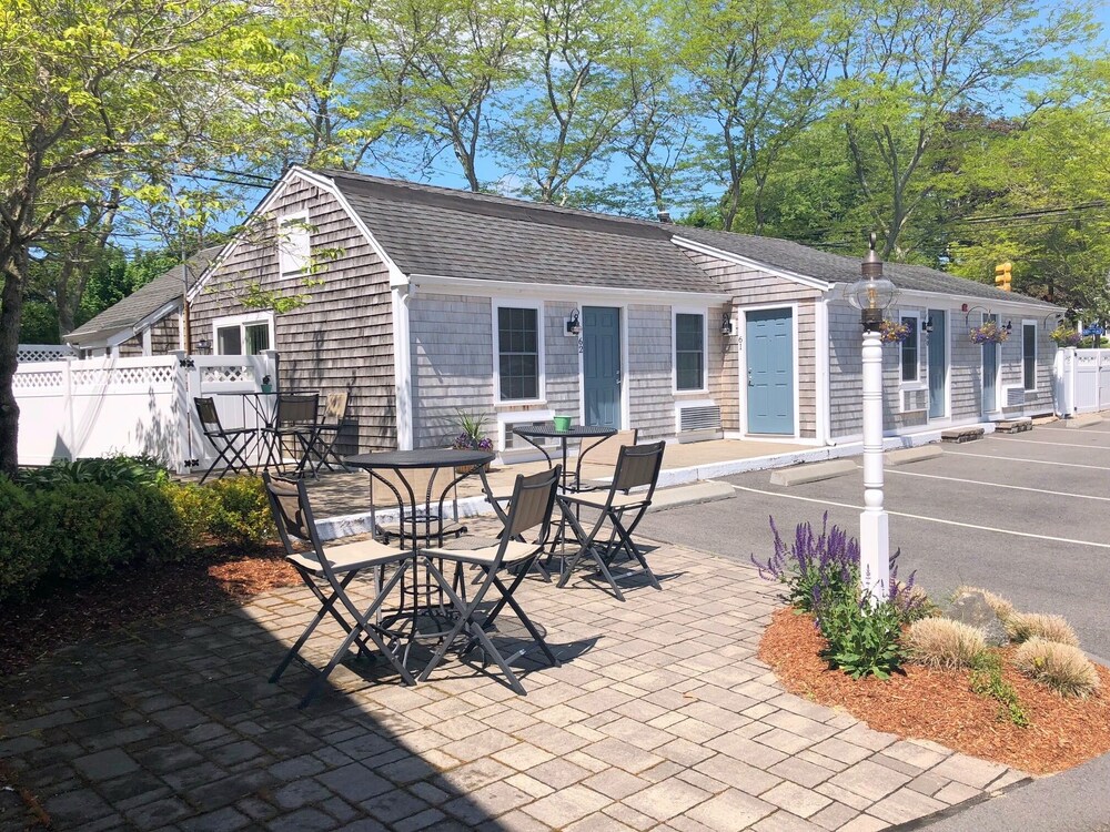 Craigville Beach Inn - Property Image 3