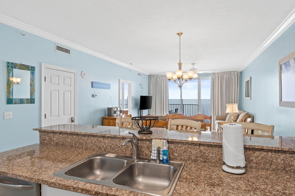 Twin Palms by Book That Condo