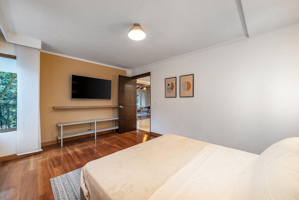 Casa Terracina By HOUSY HOST view 5