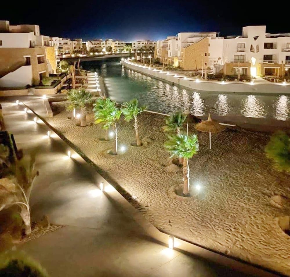 Xuru Stays I Lagoonfront Easy 1bdr @ Swan Lake El Gouna