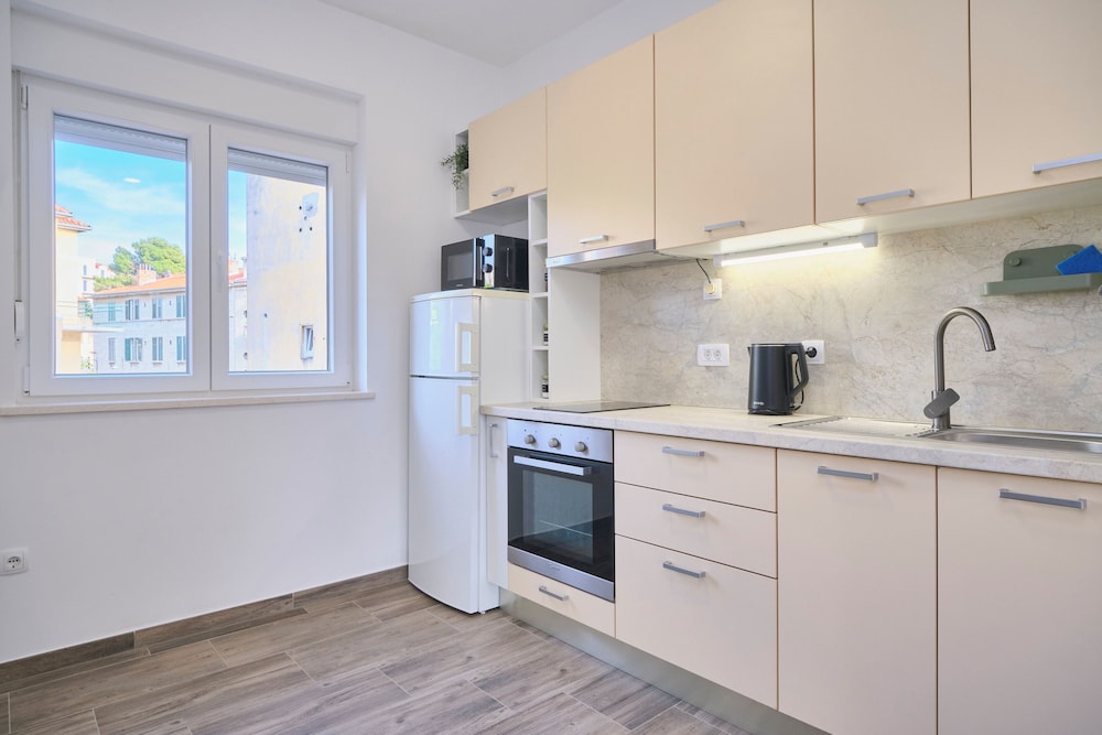 LAV Central Apartment by Litto