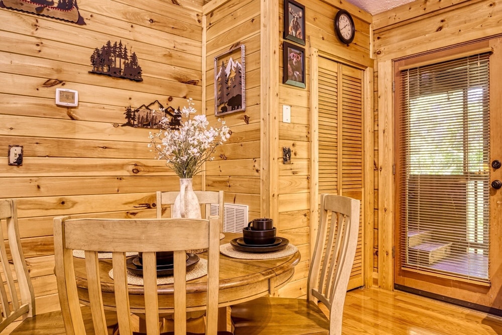 Er80 - Can't Bear To Leave 2 Bedroom Cabin