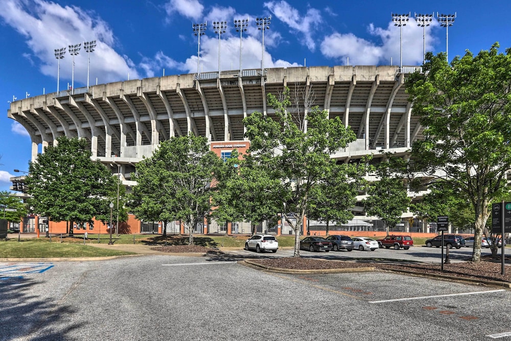 Auburn Vacations - Welcoming Auburn Studio - 1 Block to Campus! - Property Image 2