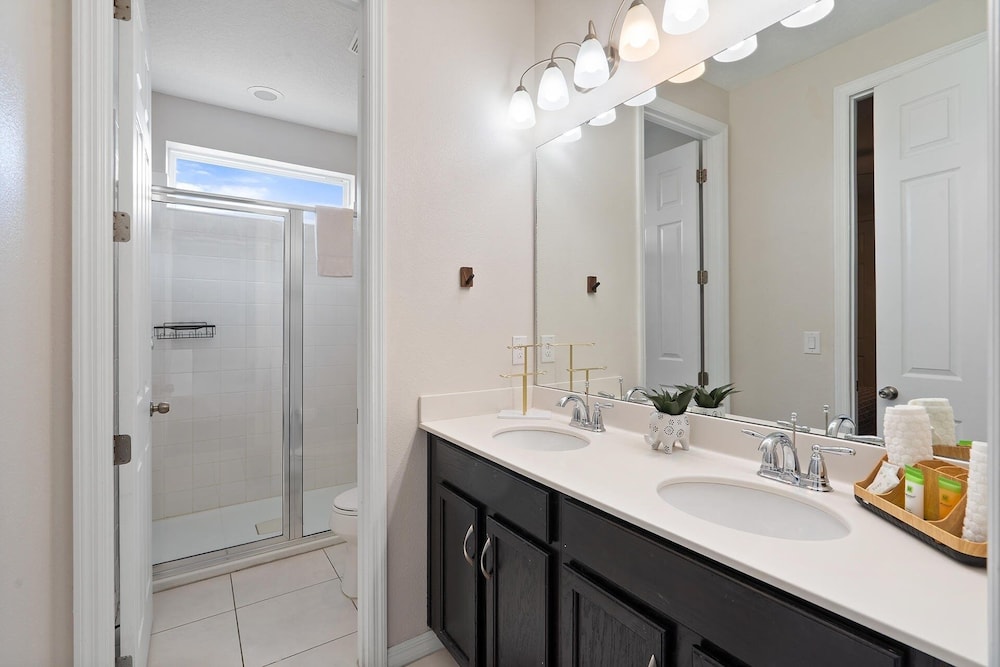 Solara Resort 6 Bedroom Private Pool + Spa Home 6 Home