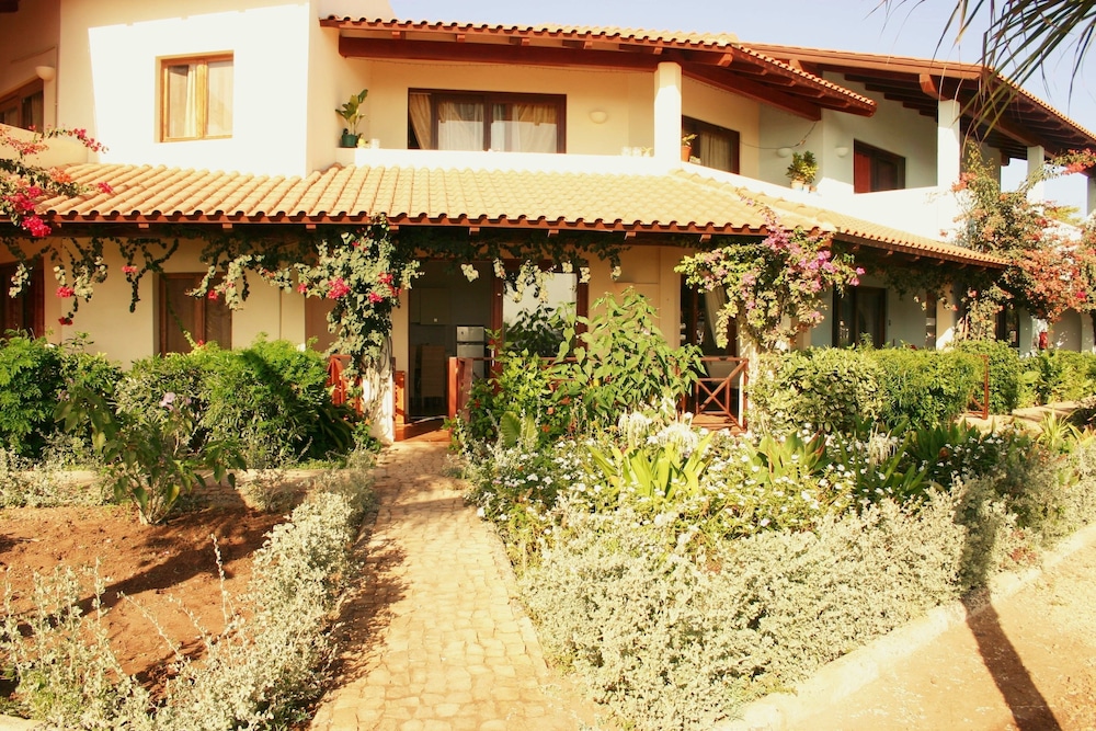 AJP Holidays - Porto Antigo 2 Beachfront Apartment