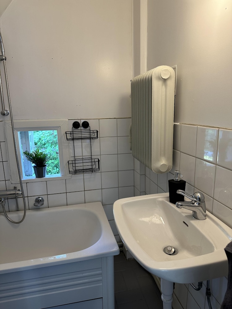 Stockholm - 5-beds - Sleeps 12 - Garden