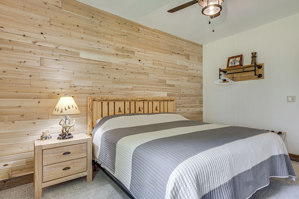 Near Hiking & Snowmobile Trails: Wabeno Cabin!