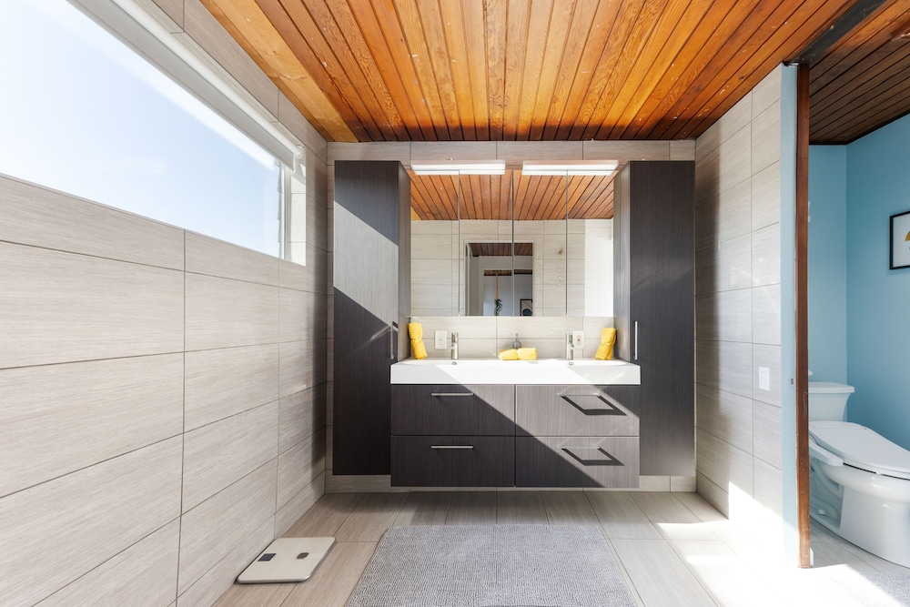 Mid-century Masterpiece With Pool Spa Tesla