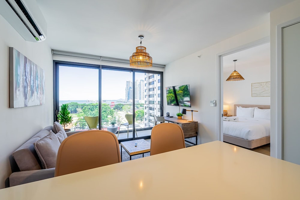 w Premium 1BR w Balcony in San Francisco