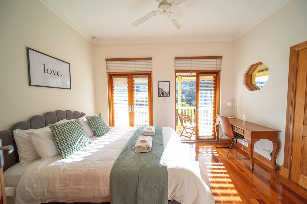 Cozy Home with fireplace 5mins to beach