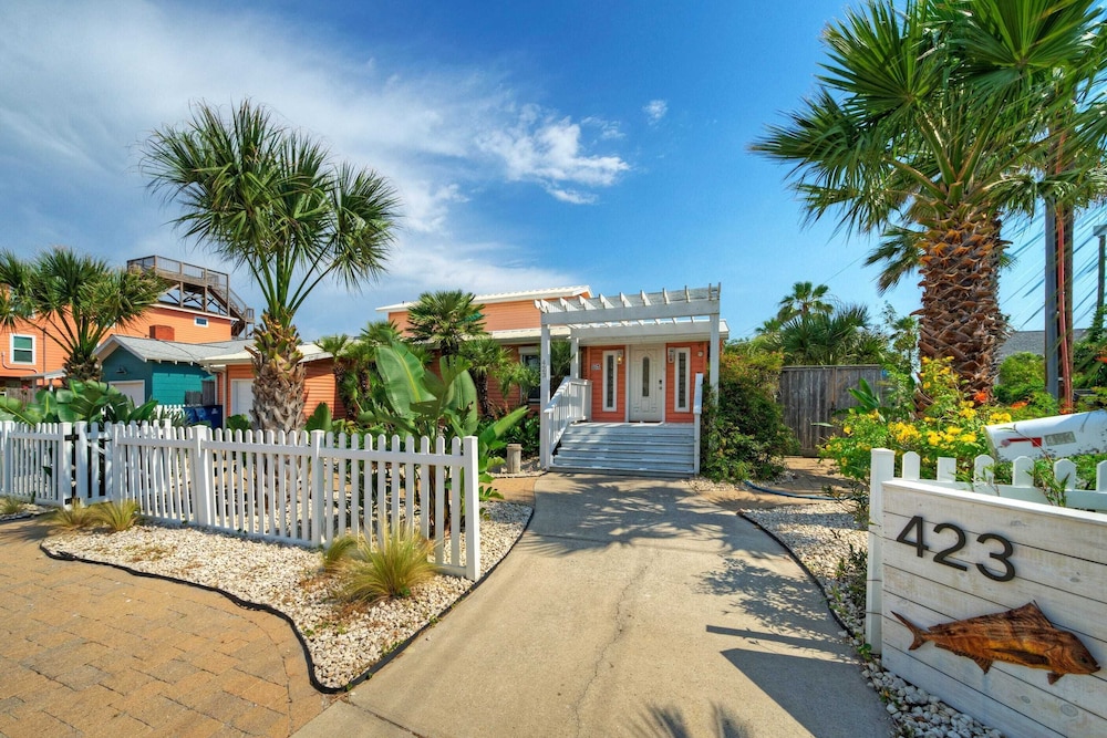 The Koi Marlin Port A Home w/ Pool, Pond, Grill & Near Beach + Marinas