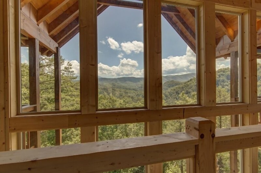 Bare Fu't Chateau - 4 Bedrooms, 4 Baths, Sleeps 14 Home by RedAwning