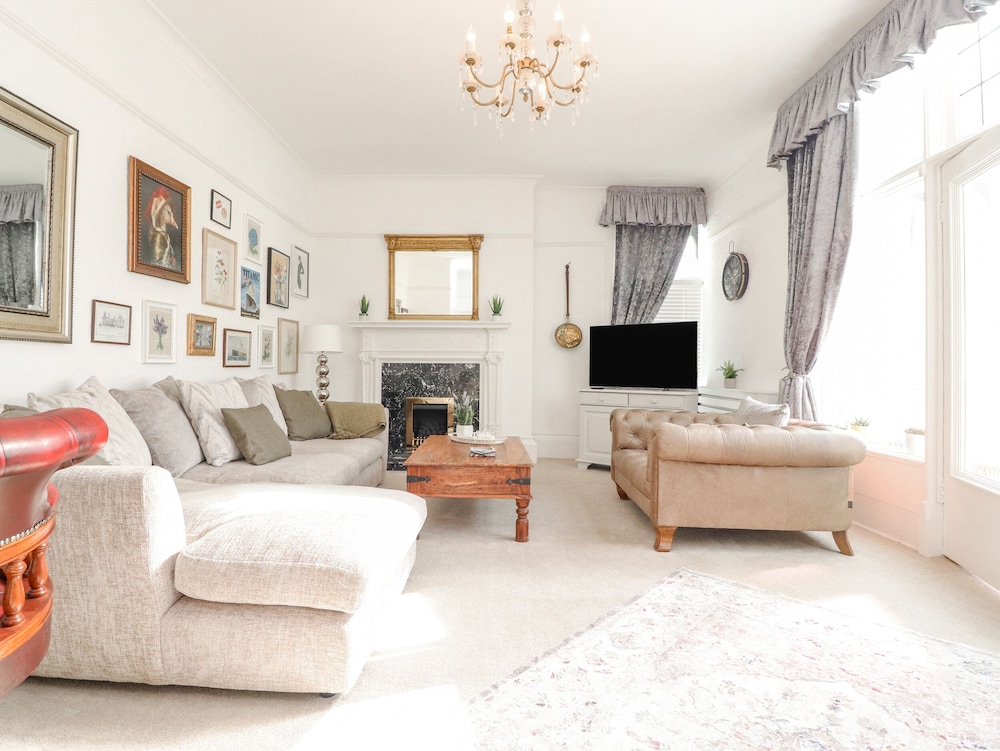 Ismay Billiard Room Apartment - Titanic Interest