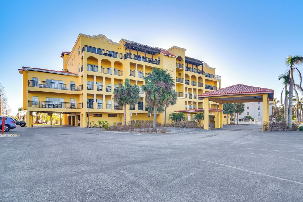 Short Walk to Bay & Ocean: Treasure Island Condo