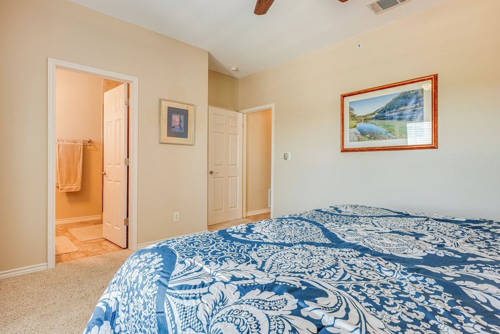 'rio Vista' Condo: Direct Guadalupe River Access!