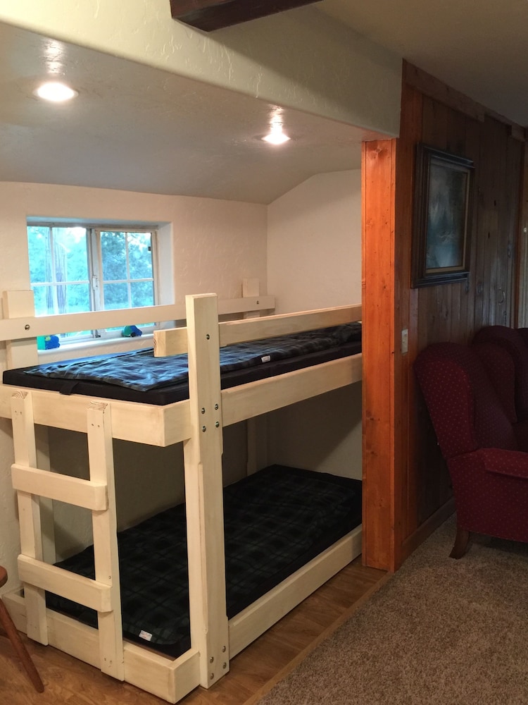 Treetop Cabin