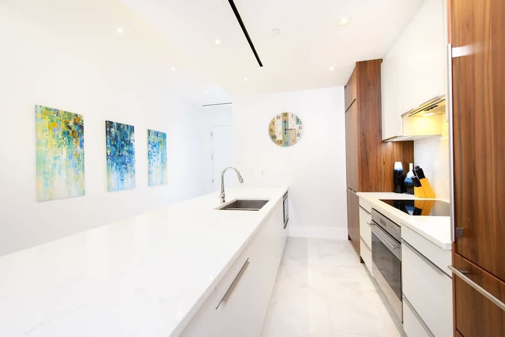 Cable Beach Condo Large Private Patio With BBQ