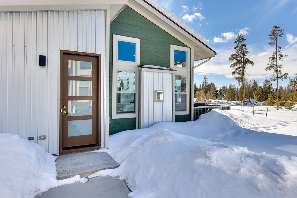 Fraser Vacation Rental - Shuttle to Winter Park!