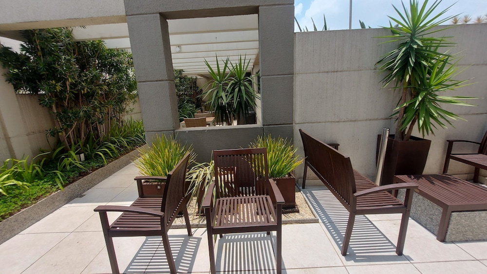 Pool Gym and Parking - Brazilian Corner