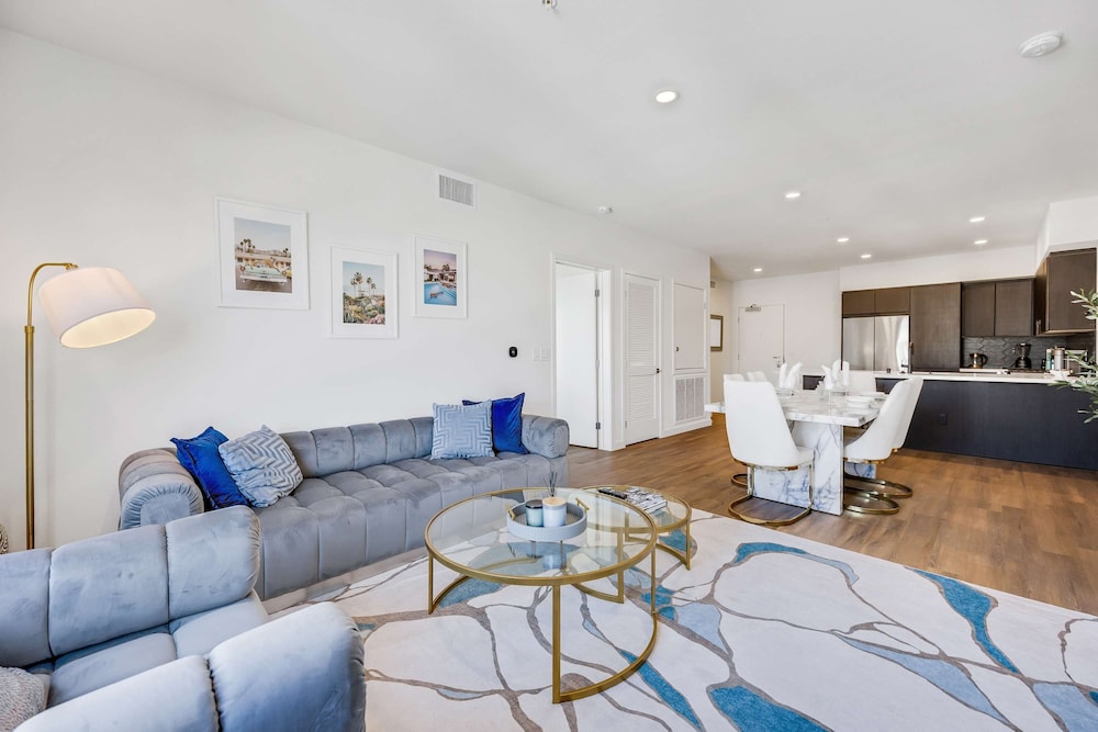 Luxury 3BR Hollywood Sign View by Oneluxstay