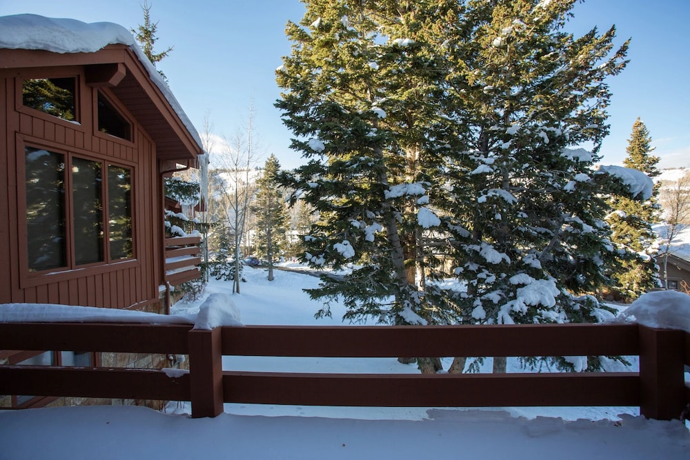 Ridge at Deer Valley Resort - Three Bedroom Condo with Hot Tub #16 3 Condo